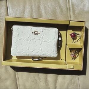 Coach - Corner Zip Wristlet - Signature Leather Handbag - Small - with Charms